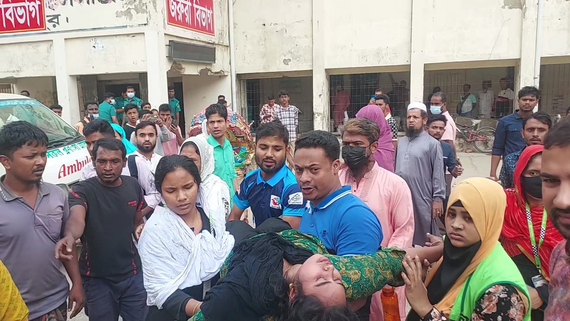 টঙ্গীতে ভয়াবহ ভূমিকম্প,  হেলে পড়েছে ছয়তলা ভবন,আহত শতাধিক।   :