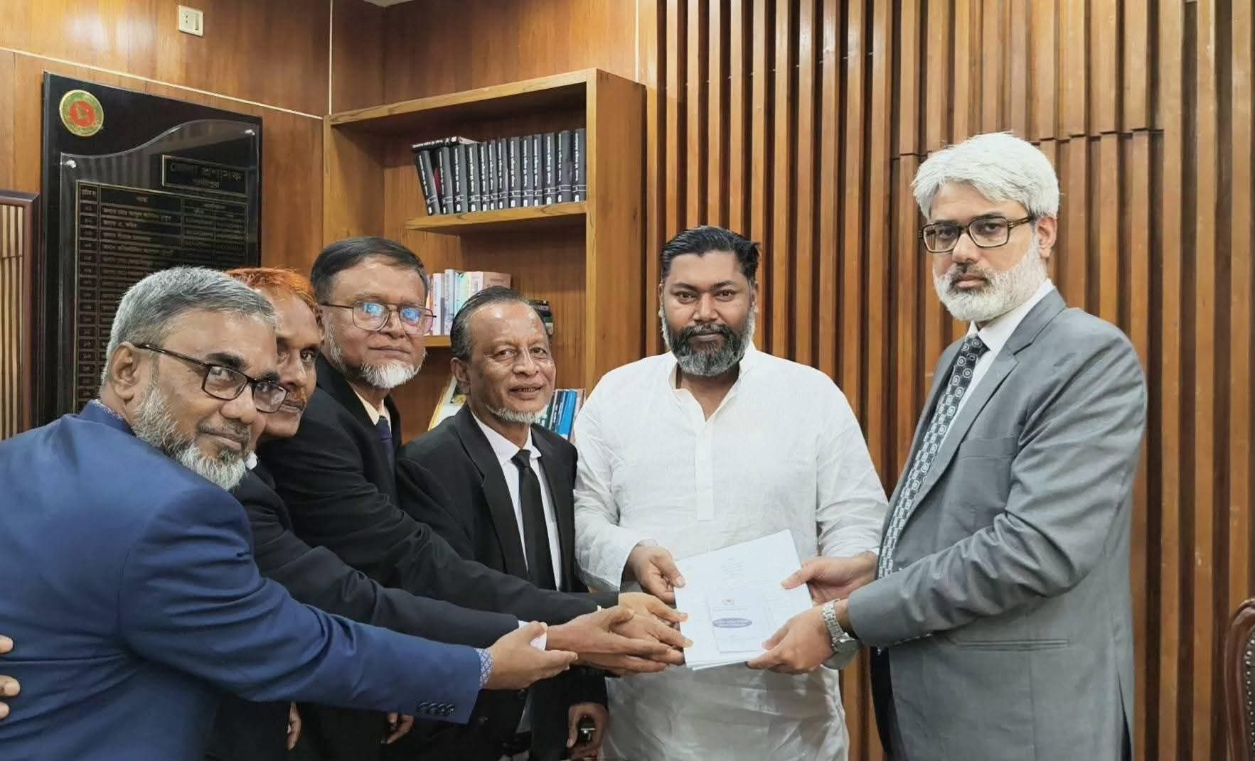 গাজীপুর-২ আসনে বিএনপির মনোনীত প্রার্থী এম মনজুরুল করিম রনির মনোনয়নপত্র সংগ্রহ