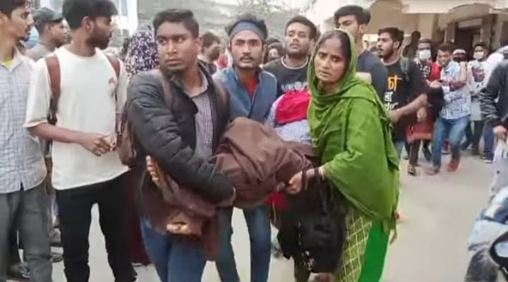 টঙ্গীতে গার্মেন্টসে হঠাৎ অসুস্থতা, অর্ধশতাধিক শ্রমিক হাসপাতালে