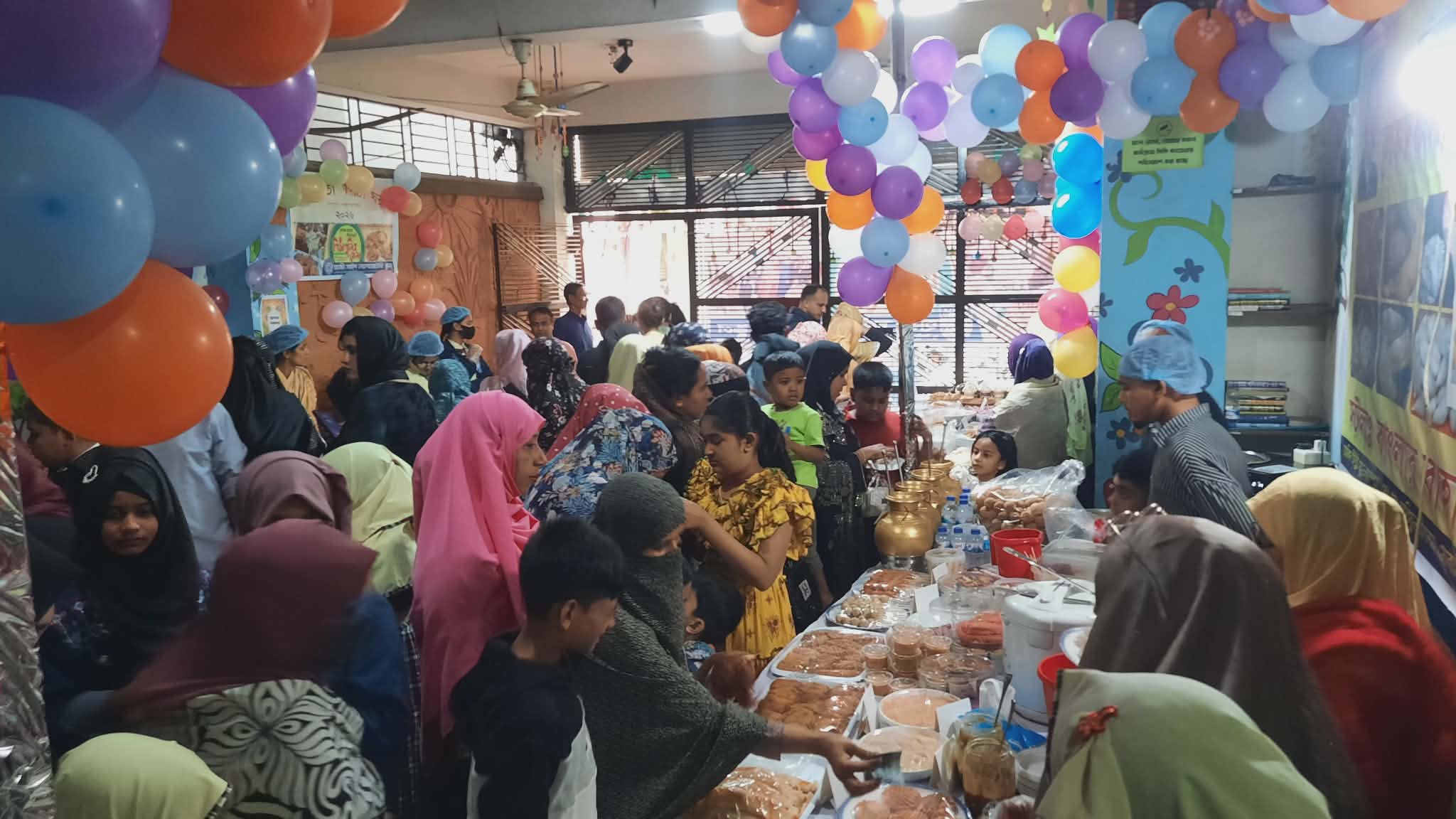 টঙ্গীতে হাজী সাইদ ল্যাবরেটরি স্কুলে দিনব্যাপী পিঠাপুলির মেলা
