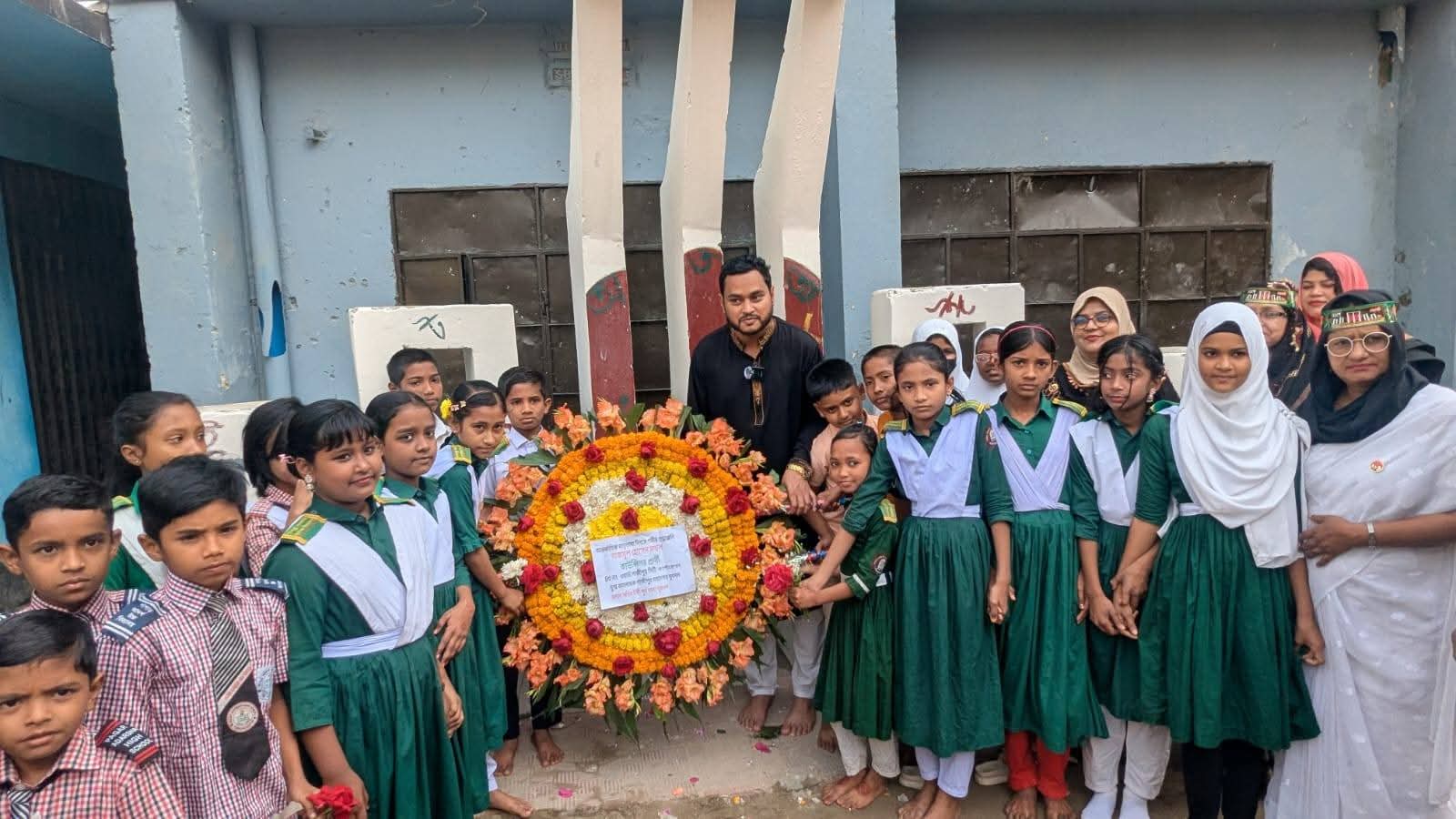 প্রভাত ফেরি ও পুষ্পস্তবক অর্পণ পাগাড় সরকারি প্রাথমিক বিদ্যালয়ে
