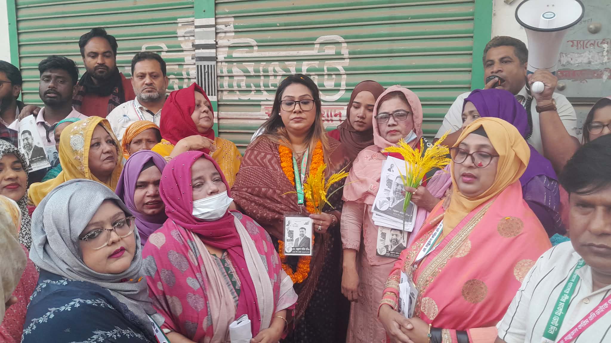 টঙ্গীতে ধানের শীষের নির্বাচনী প্রচারণায় মৌ সরকার, মহিলা নেতৃবৃন্দের প্রতি সজাগ থাকার আহ্বান