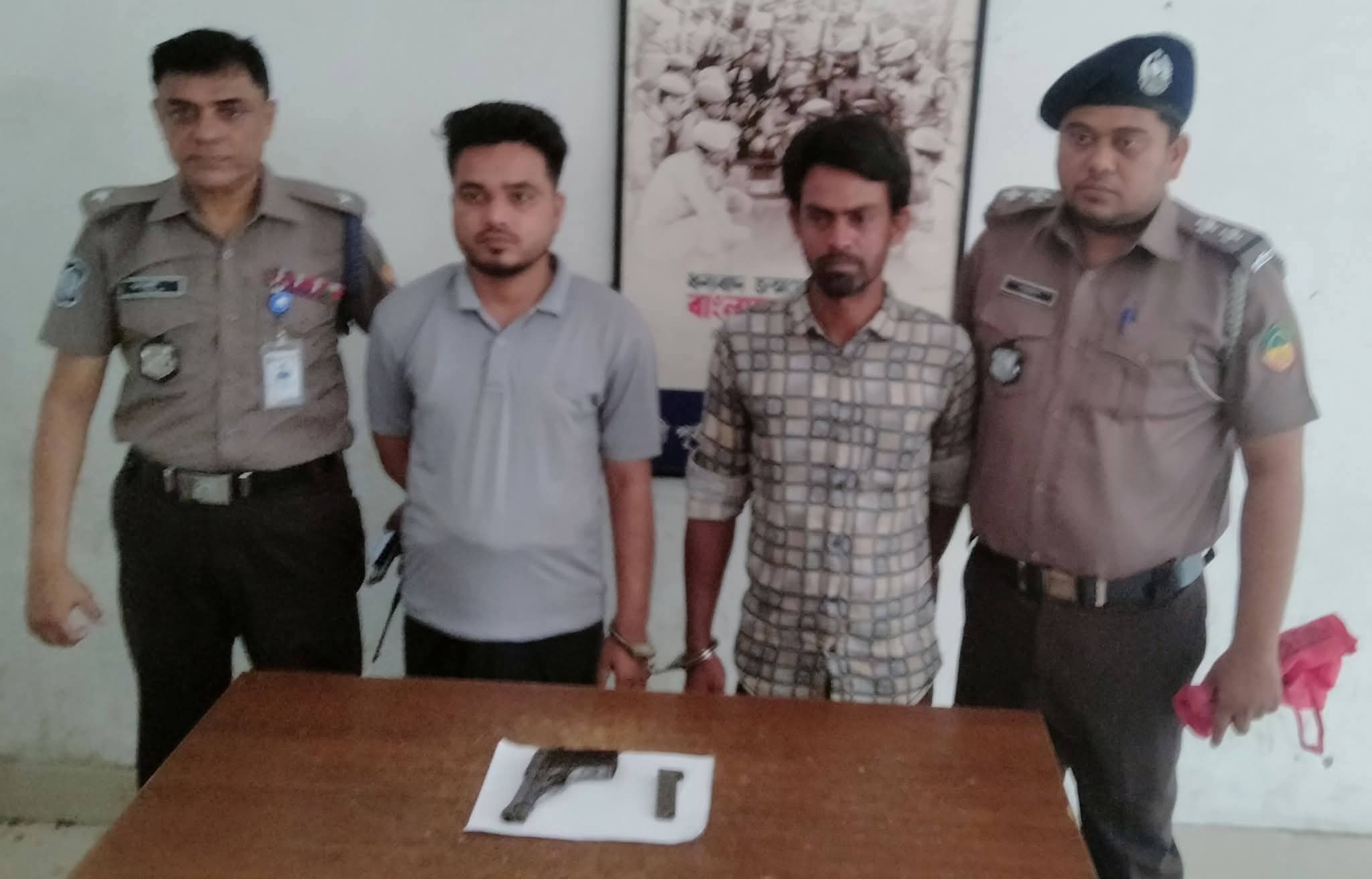 টঙ্গীতে বিদেশি পিস্তলসহ গ্রেপ্তার ২