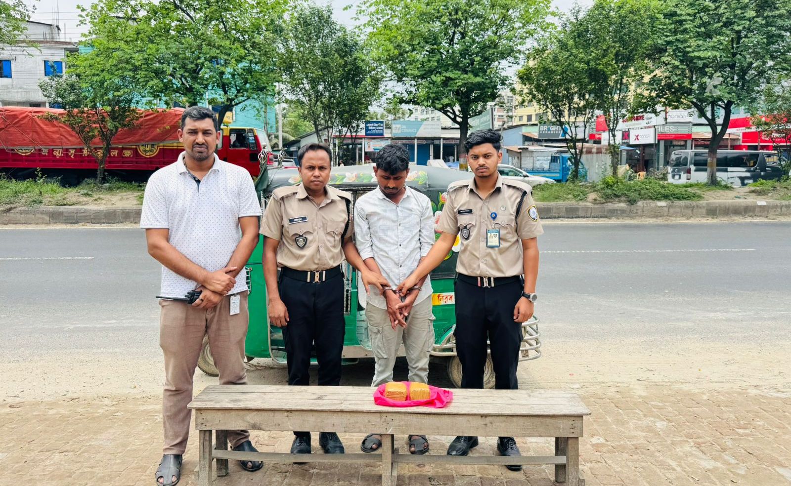 গাজীপুরে ৮ হাজার পিস ইয়াবাসহ মাদক ব্যবসায়ী গ্রেফতার