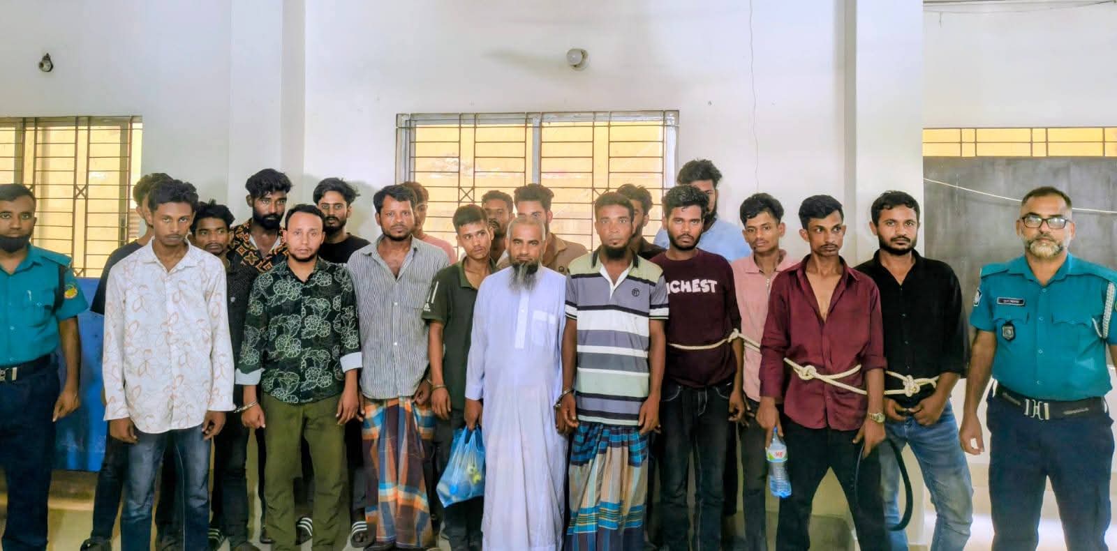 টঙ্গী পশ্চিম থানার অভিযানে ১০৫ পিস ইয়াবাসহ গ্রেপ্তার ১৯, আদালতে প্রেরণ