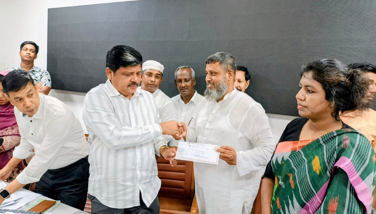 গাজীপুর সিটির ৫১ নম্বর ওয়ার্ডে বর্জ্য সংগ্রহের দায়িত্ব পেলেন জান্নাতুল এন্টারপ্রাইজ ।