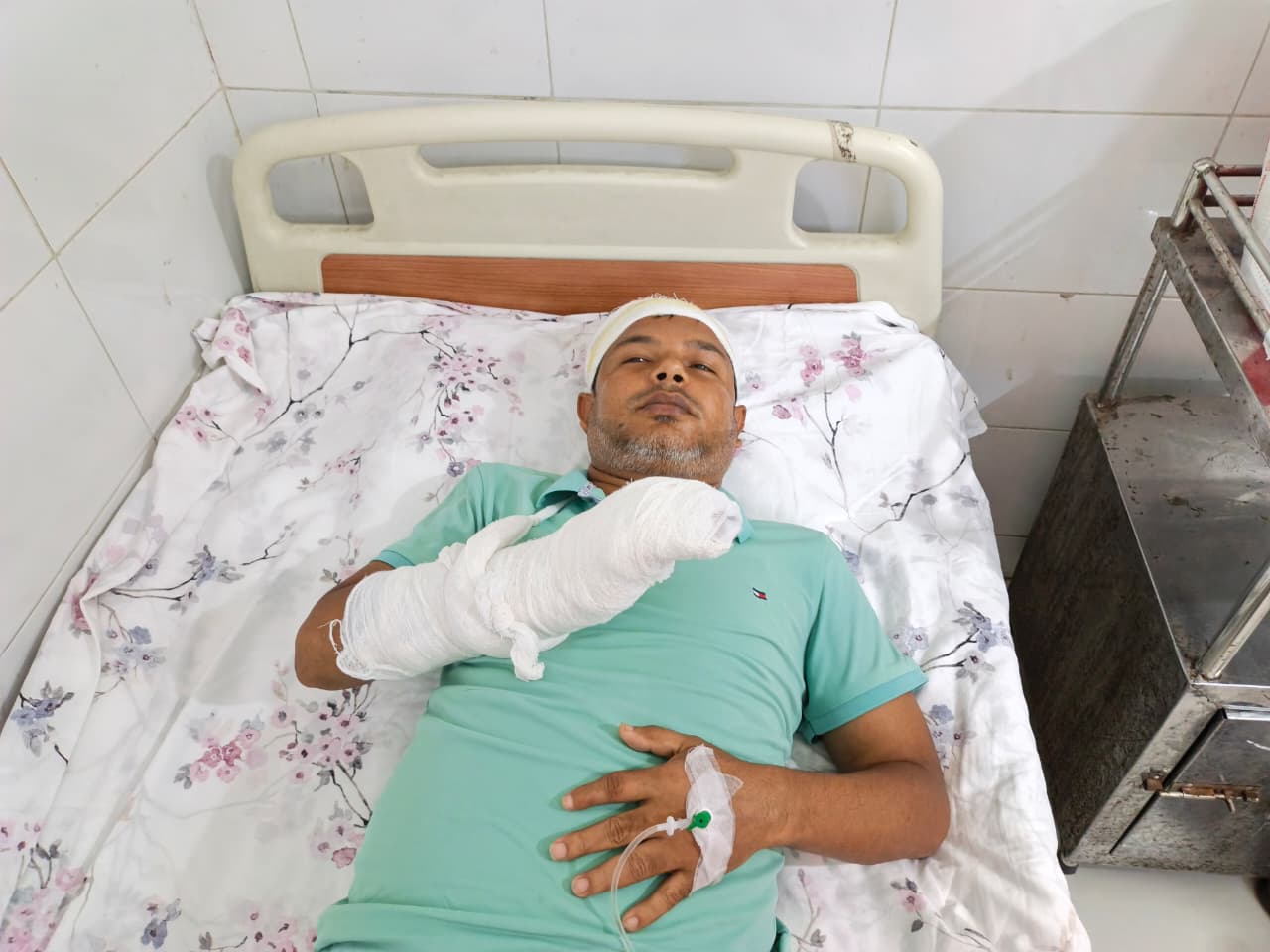 পুবাইলে ব্যবসায়ীকে কুপিয়ে আহত করে ৩০ লাখ টাকা ছিনিয়ে নেওয়ার অভিযোগ