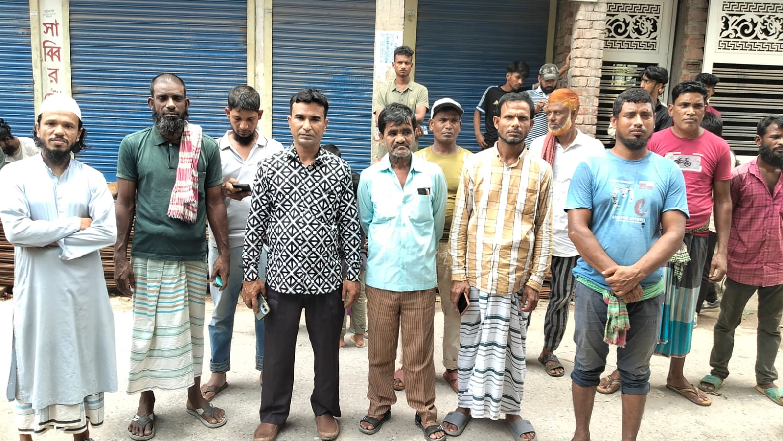 মিথ্যা অপপ্রচারের প্রতিবাদে টঙ্গীতে নির্মাণ শ্রমিকদের অবস্থান কর্মসূচি, পাওনা পরিশোধের দাবি