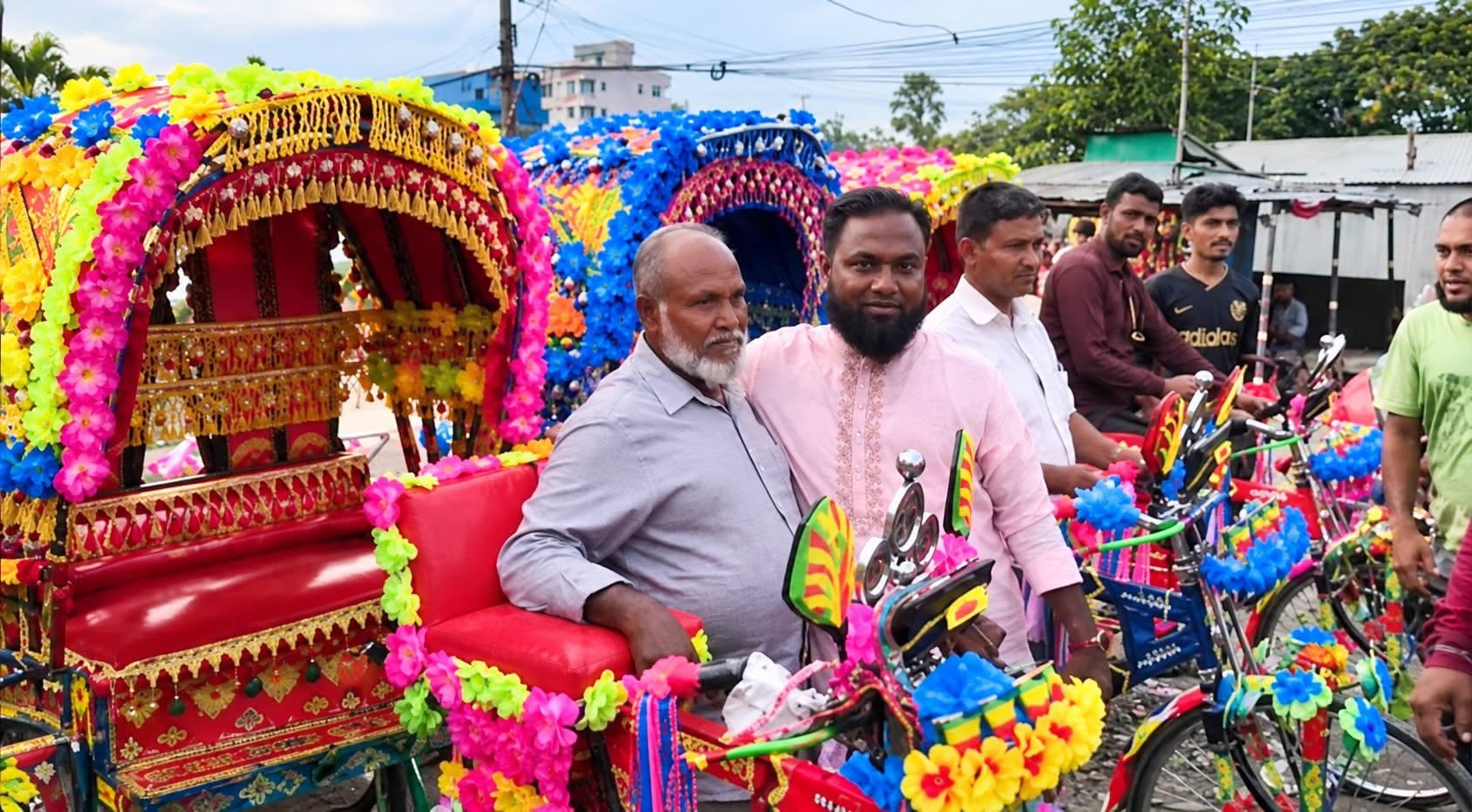 তুরাগে চালকদের মাঝে চান মিয়ার উপহার অটো রিকশায় ফিরল স্বাবলম্বী হওয়ার স্বপ্ন